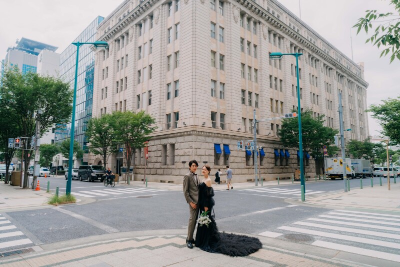 【昼間の旧居留地クラシカル前撮りプラン】神戸旧居留地の歴史ある街並みで叶える、上品でクラシカルな前撮りプラン。