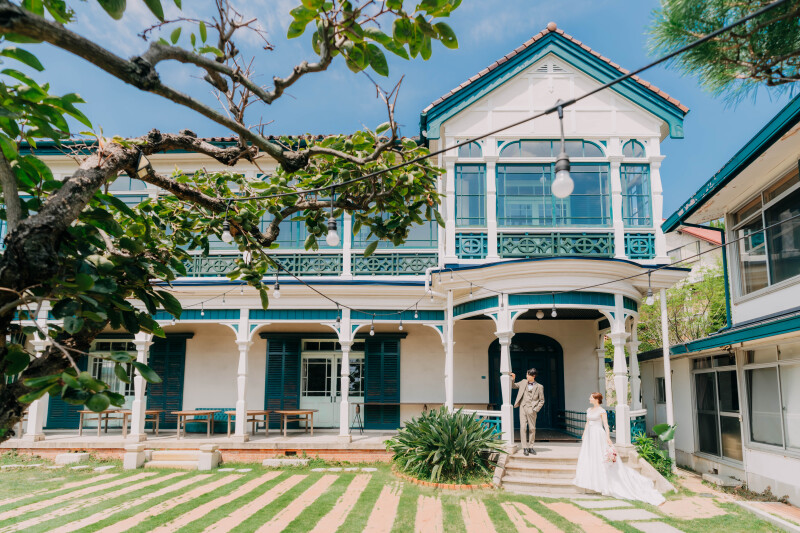 【光と海に包まれる旧グッゲンハイム邸前撮りプラン】旧グッゲンハイム邸で、昼間の自然光を浴びながらロマンティックな前撮りを。