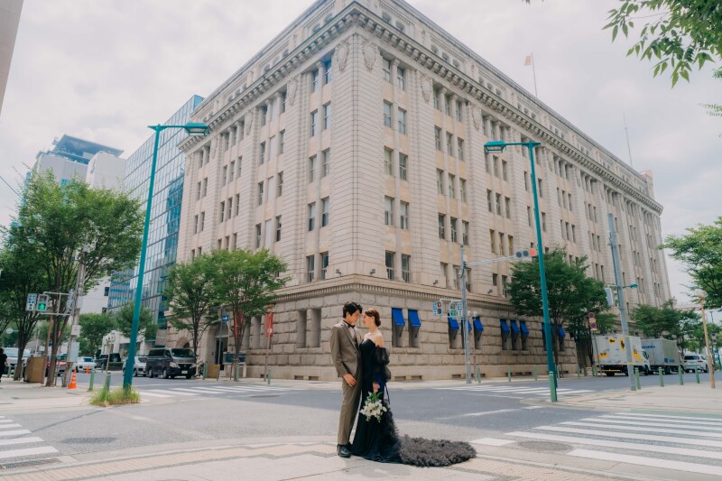【昼間の旧居留地クラシカル前撮りプラン】神戸旧居留地の歴史ある街並みで叶える、上品でクラシカルな前撮りプラン。