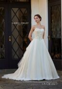 ウェディングドレス