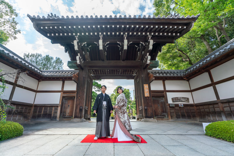 相楽園のシンボル「正門前」にて