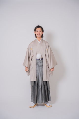 グレージュ紋付