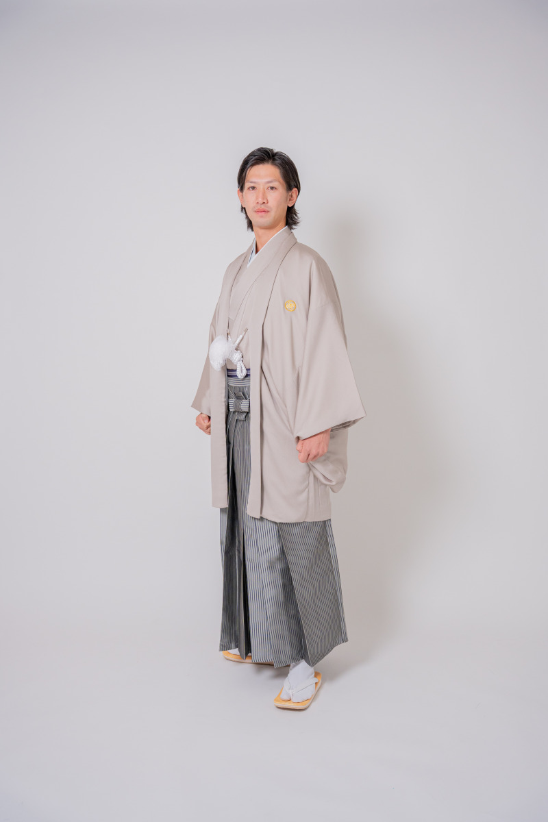 グレージュ紋付