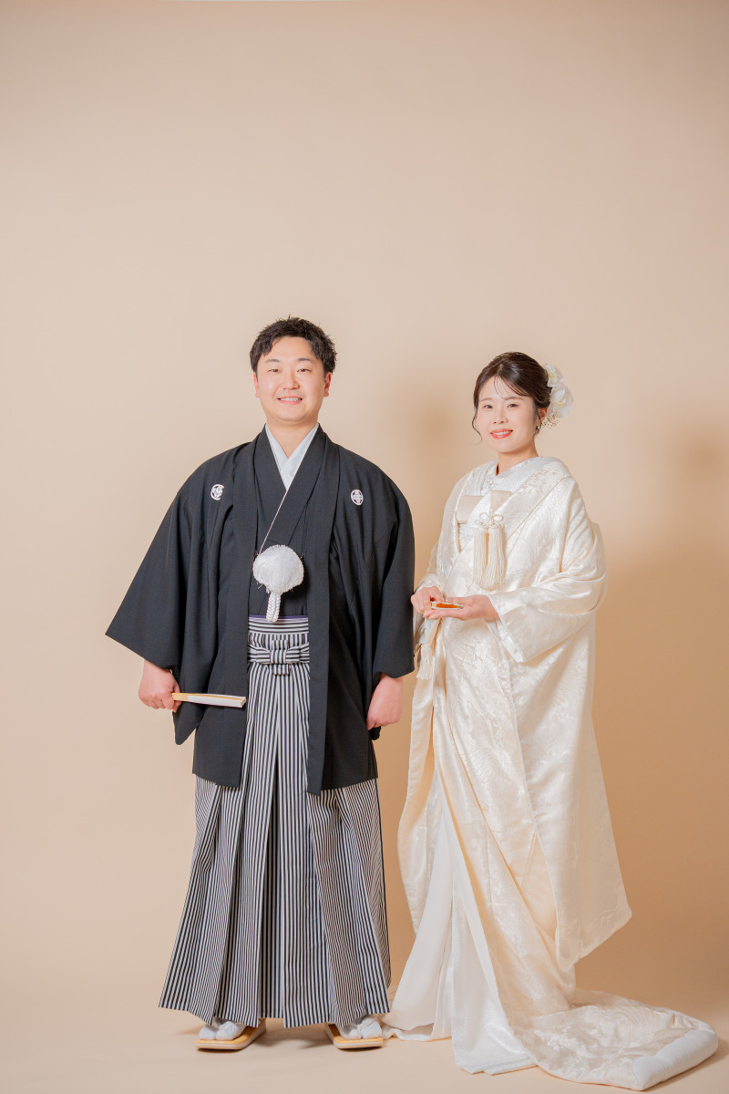 和装が映えるやわらかな光のスタジオ