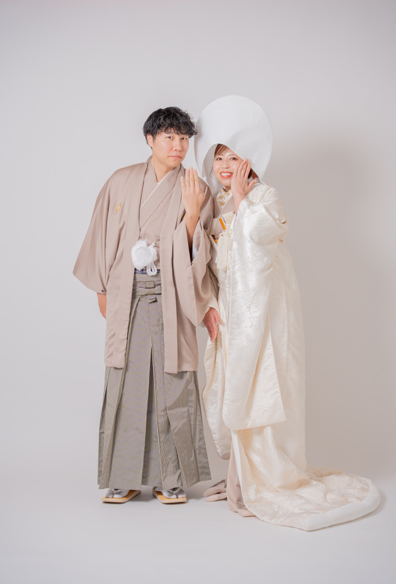 指輪を見せて、結婚報告