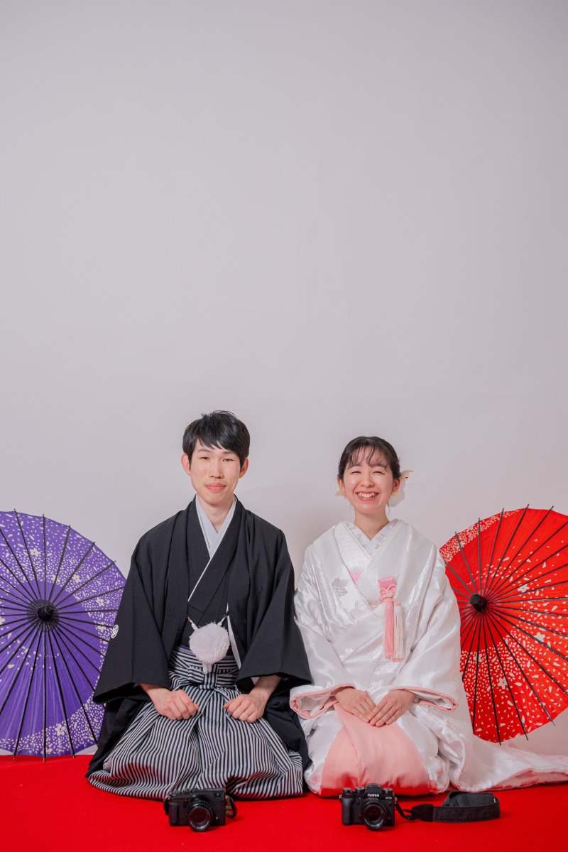 朱色の傘に包まれて