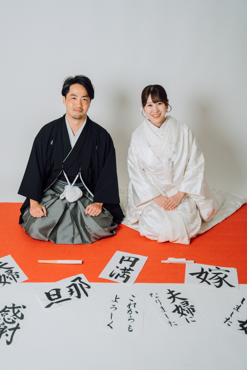 正座で迎える和やかなご挨拶カット