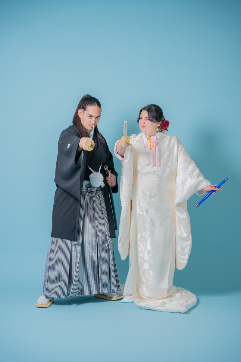 ふたりで刀を手に、真剣勝負？