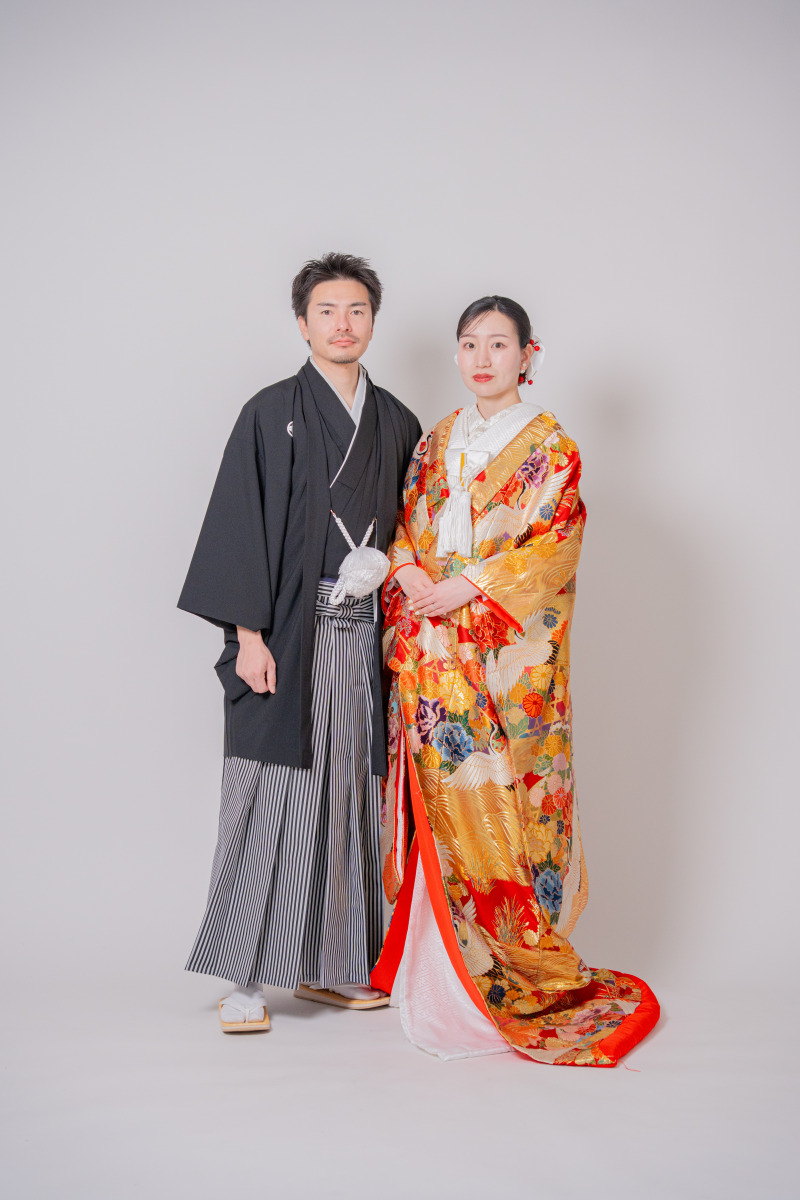 背景を変えて、華やかな色打掛へ