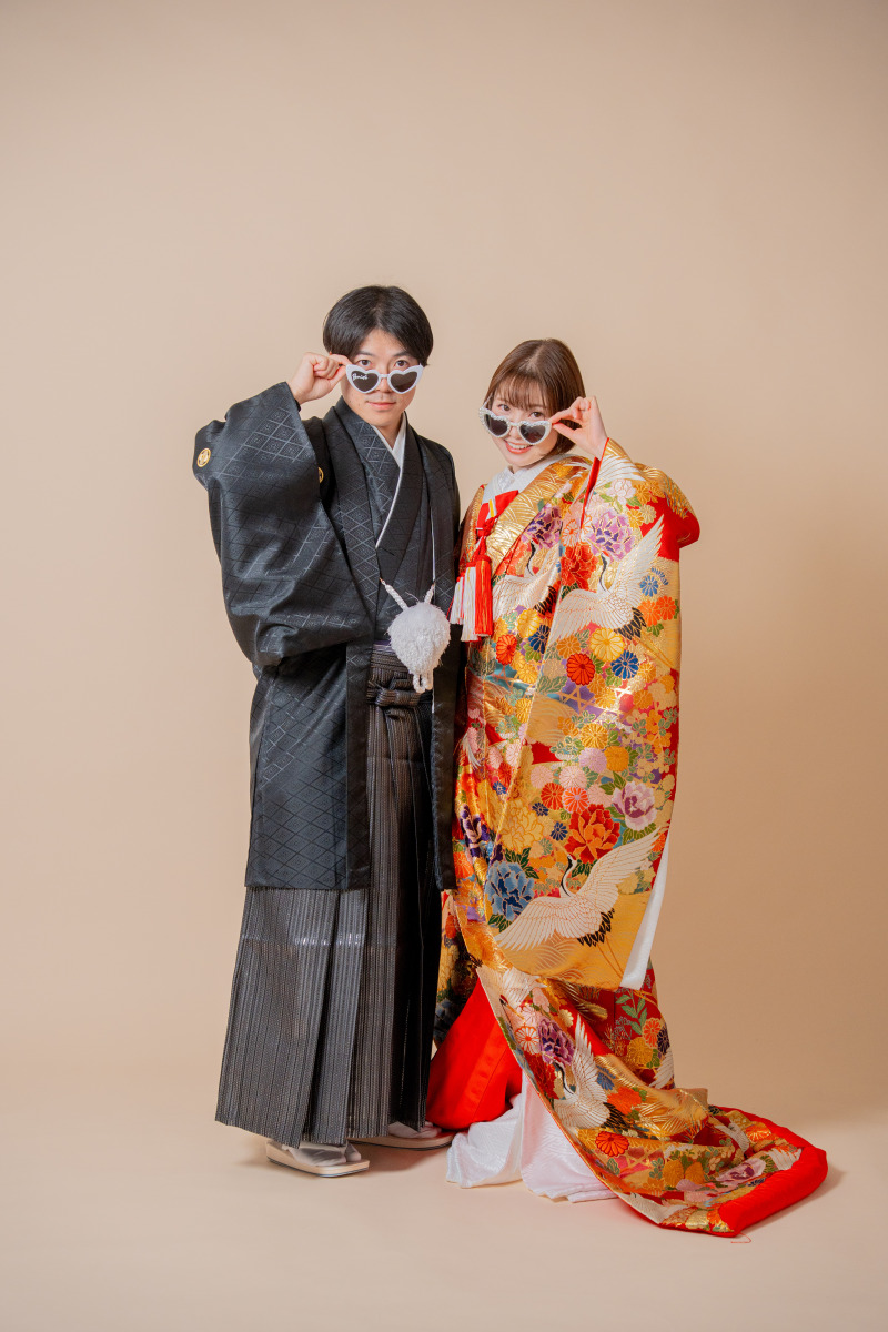 遊び心を加えたサングラススタイル