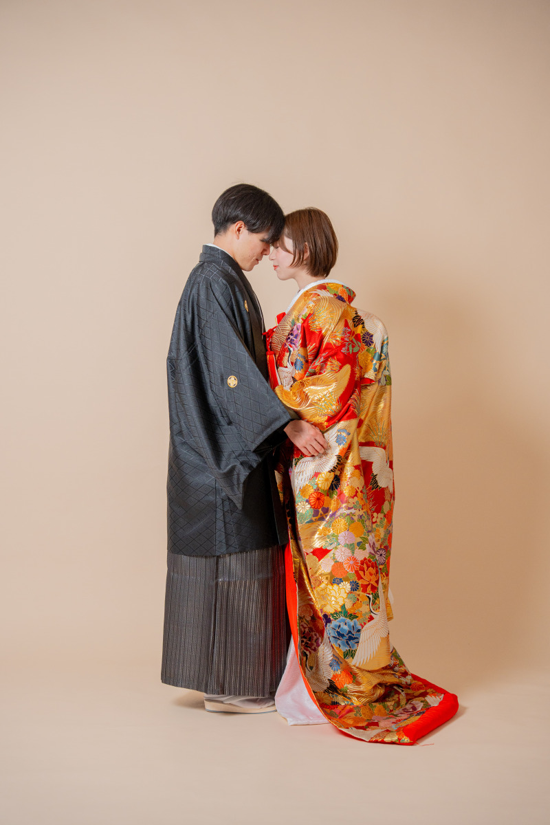 静寂の中で寄り添う二人