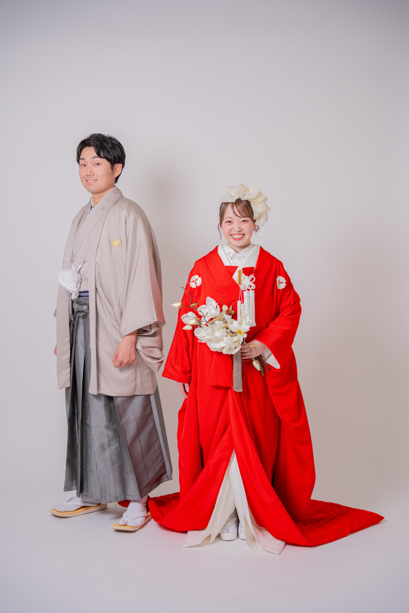 【セルフ】鮮やかな赤を引き立てる立ち姿