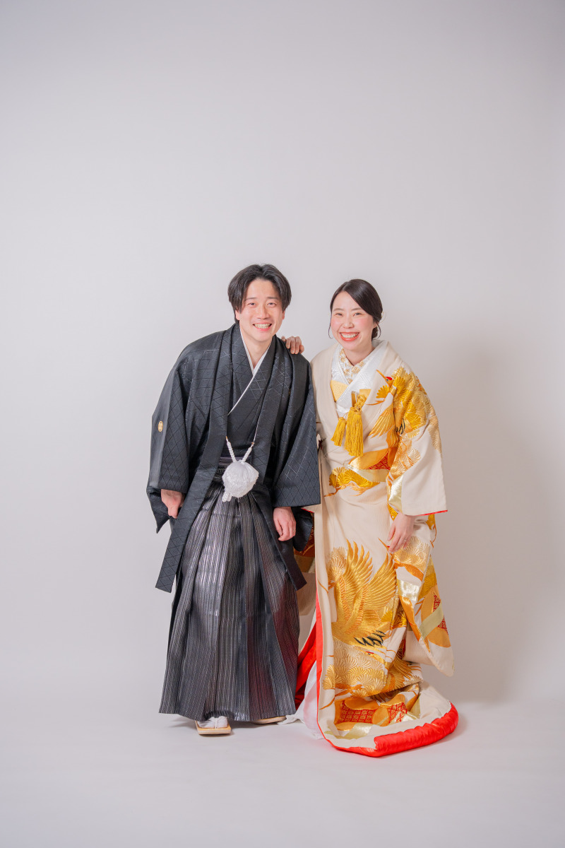 肩を寄せて和やかに
