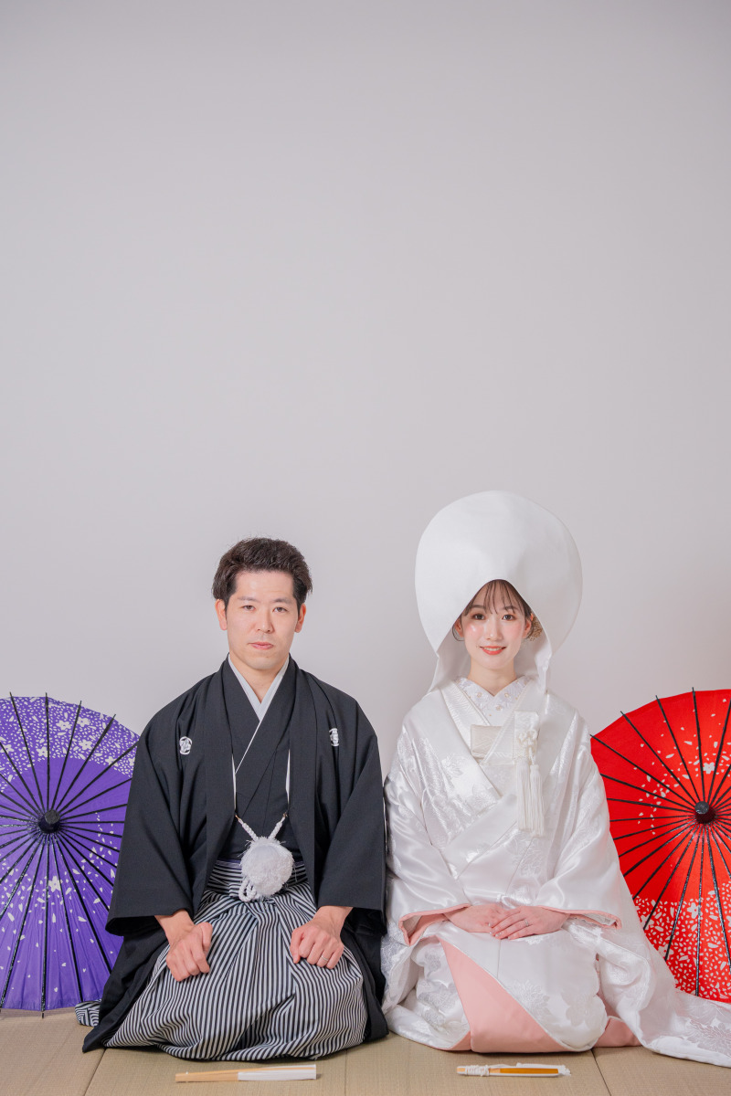 傘を並べて、艶やかに座る