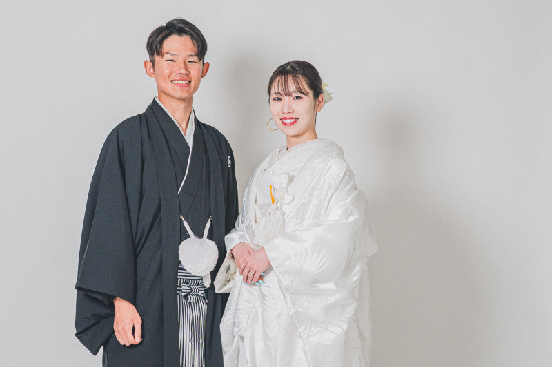 白無垢と紋付袴で魅せる寄り添いショット