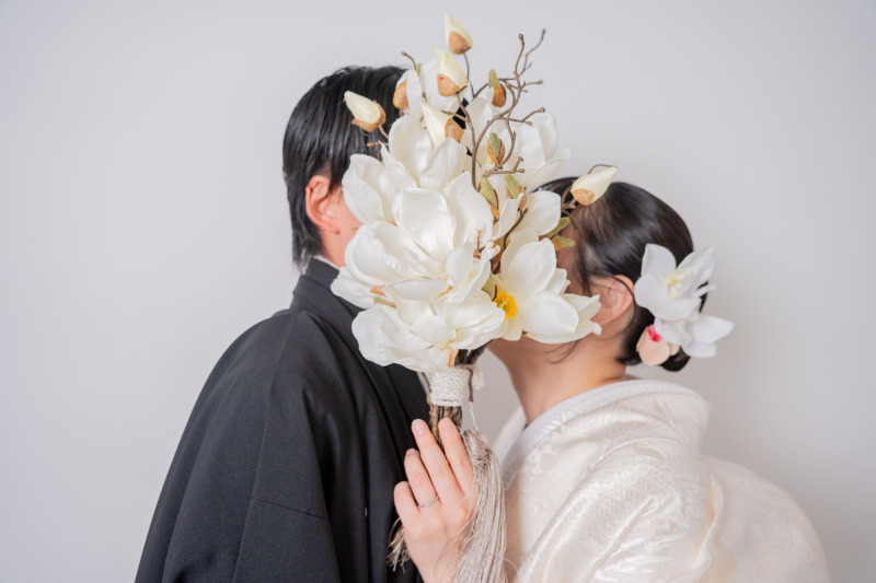 ブーケの影で、ヒミツのキス