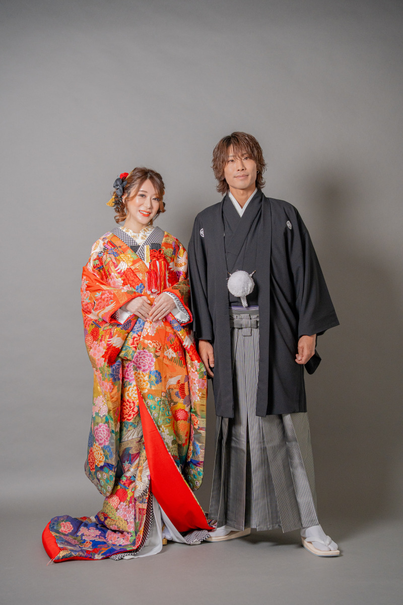 華やかな色打掛で１枚。