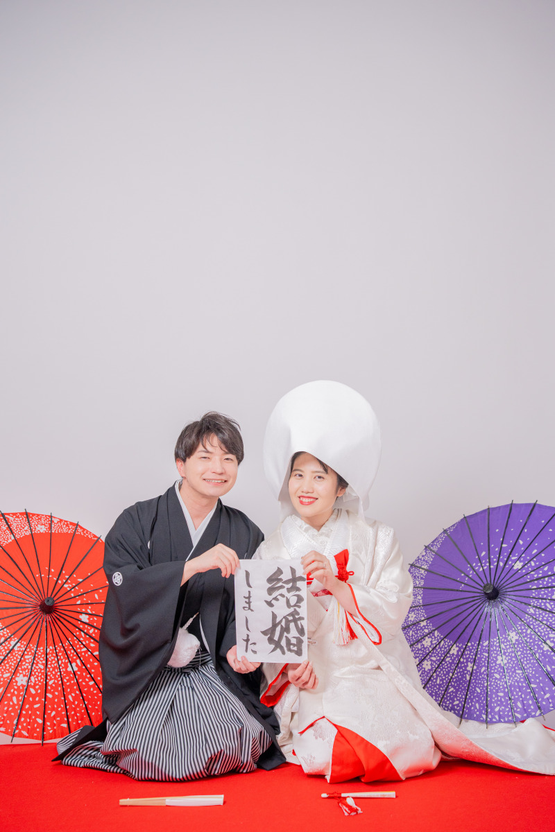 伝統的な綿帽子で結ぶ正座の挨拶