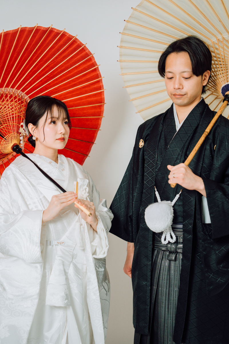 赤と白、鮮やかなコントラスト