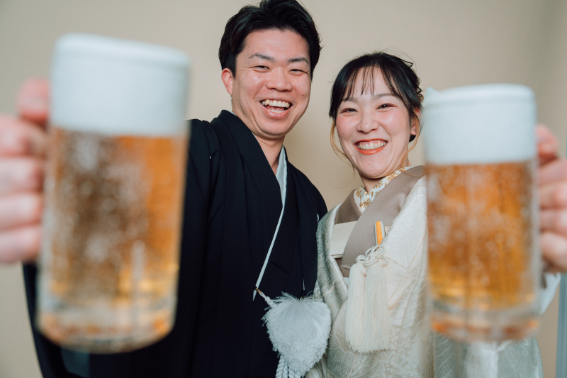 お二人らしさが溢れ出す乾杯の瞬間