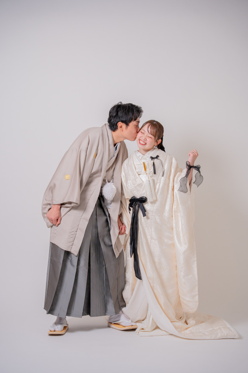 【セルフ】仲の良さが伝わる幸せいっぱいのキス