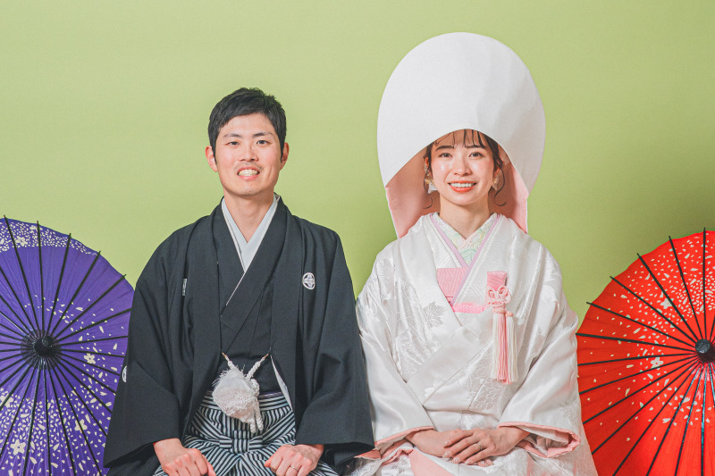 お行儀よく、ご挨拶。綿帽子姿のふたり