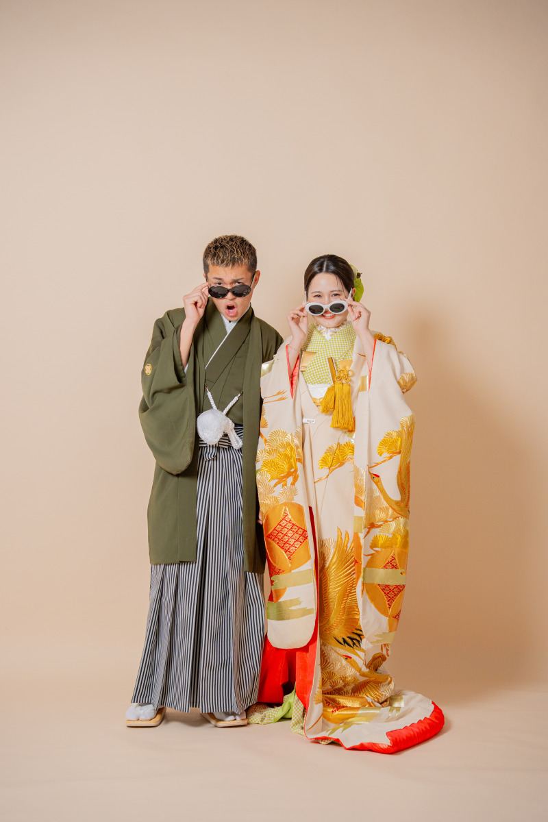 白黒のサングラスでクール＆コミカルに