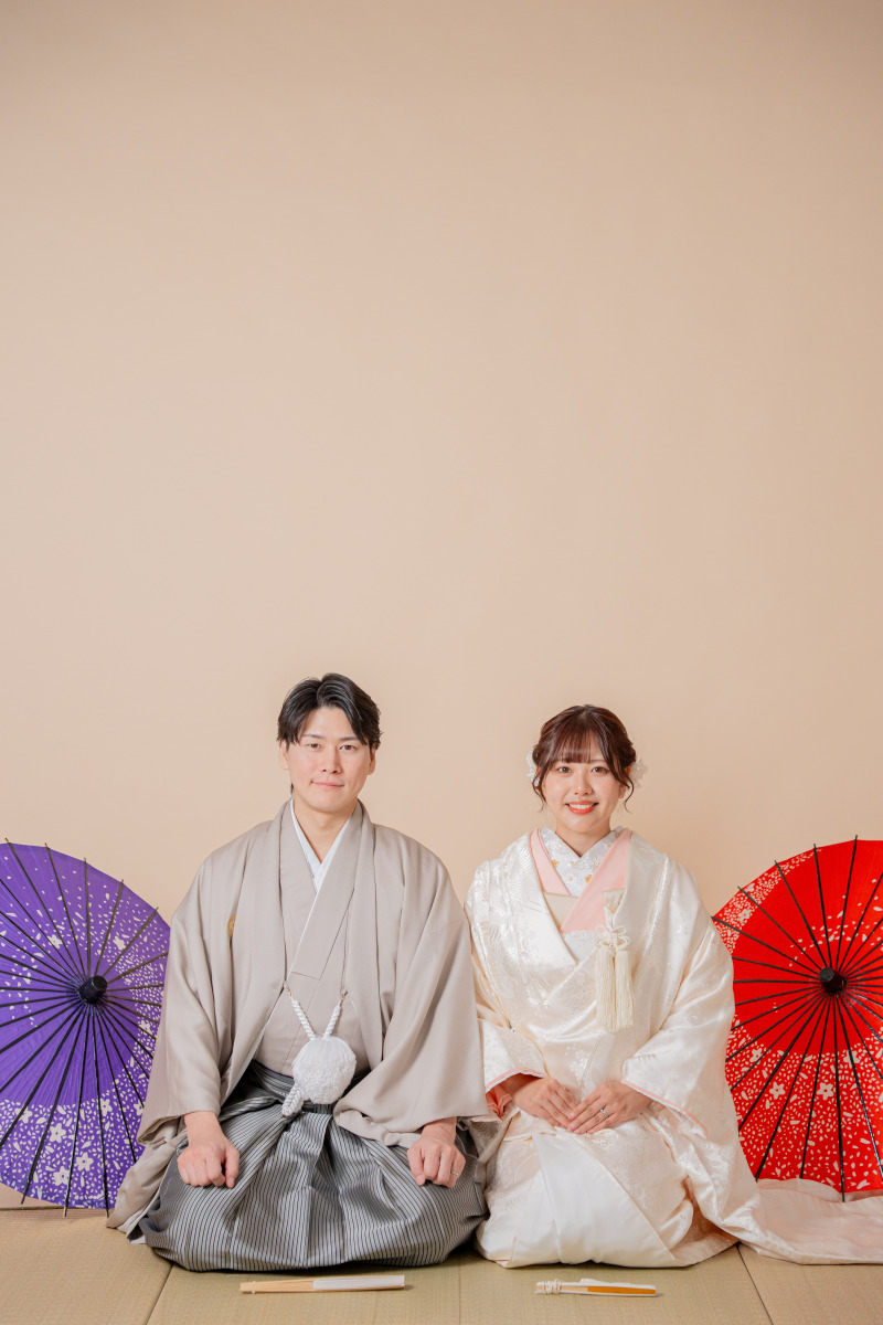 畳の上で、和やかに正座ショット