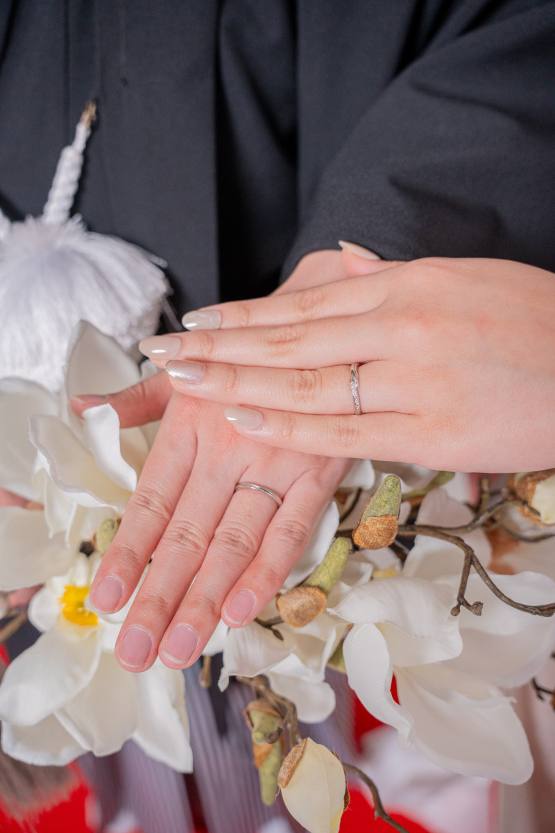 輝く誓いの証をスタッフの手で