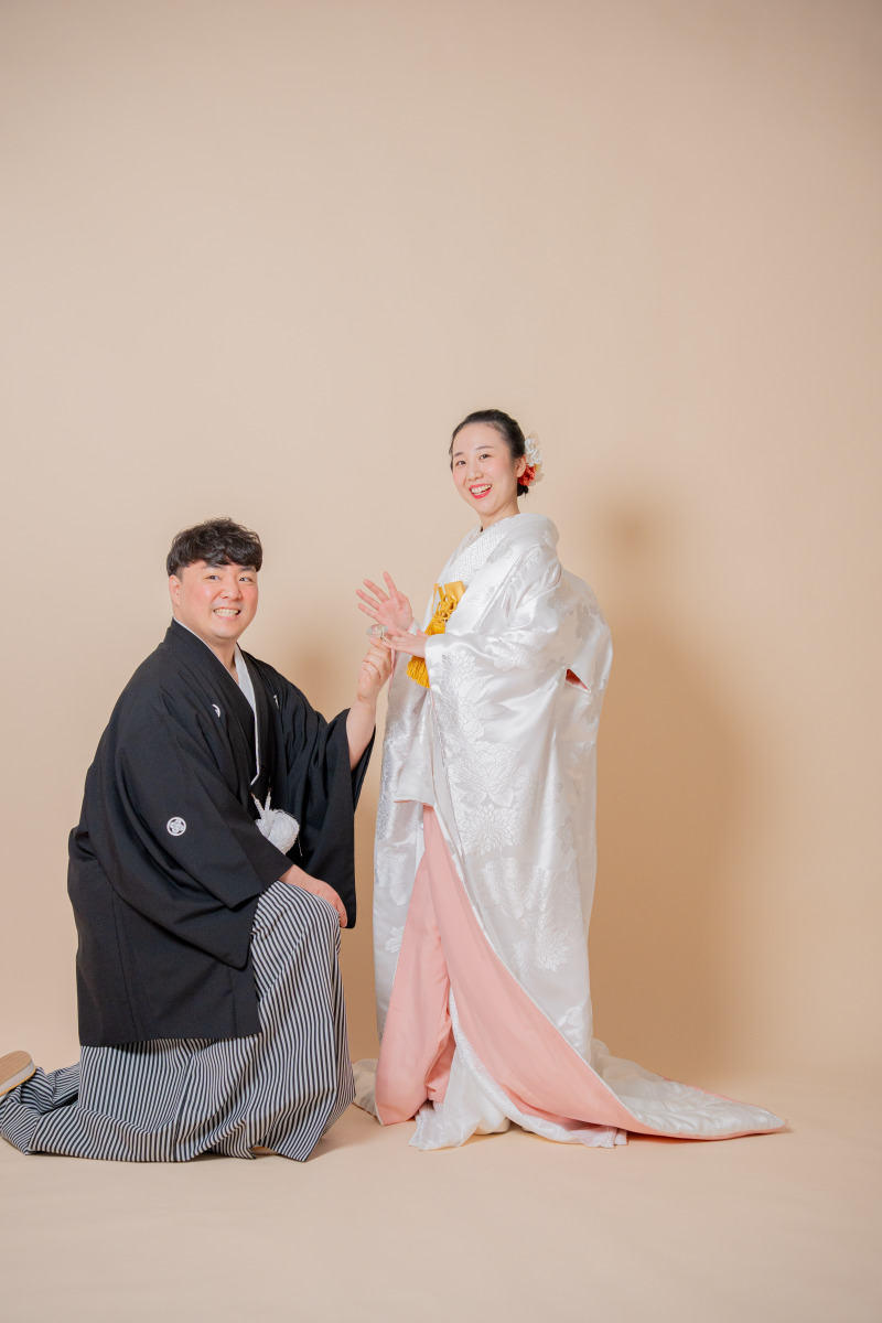 誓いの指輪を左手に