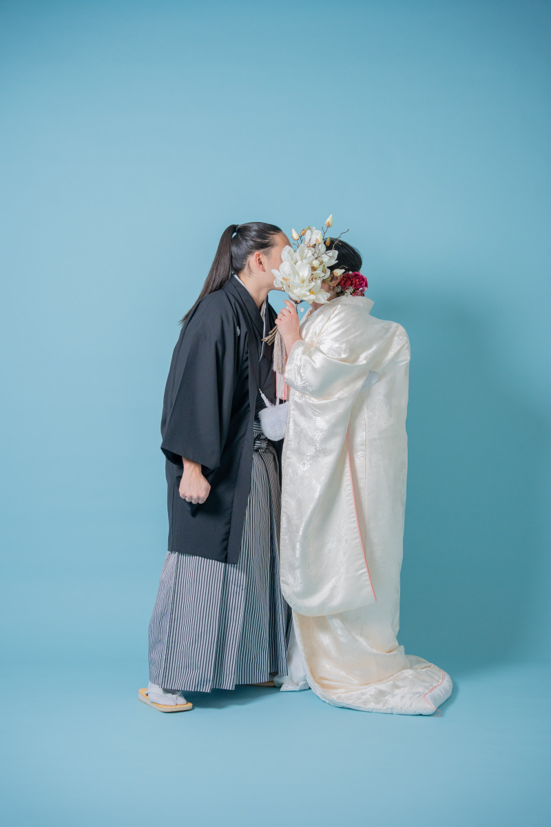 花に隠れて、秘密のくちづけ