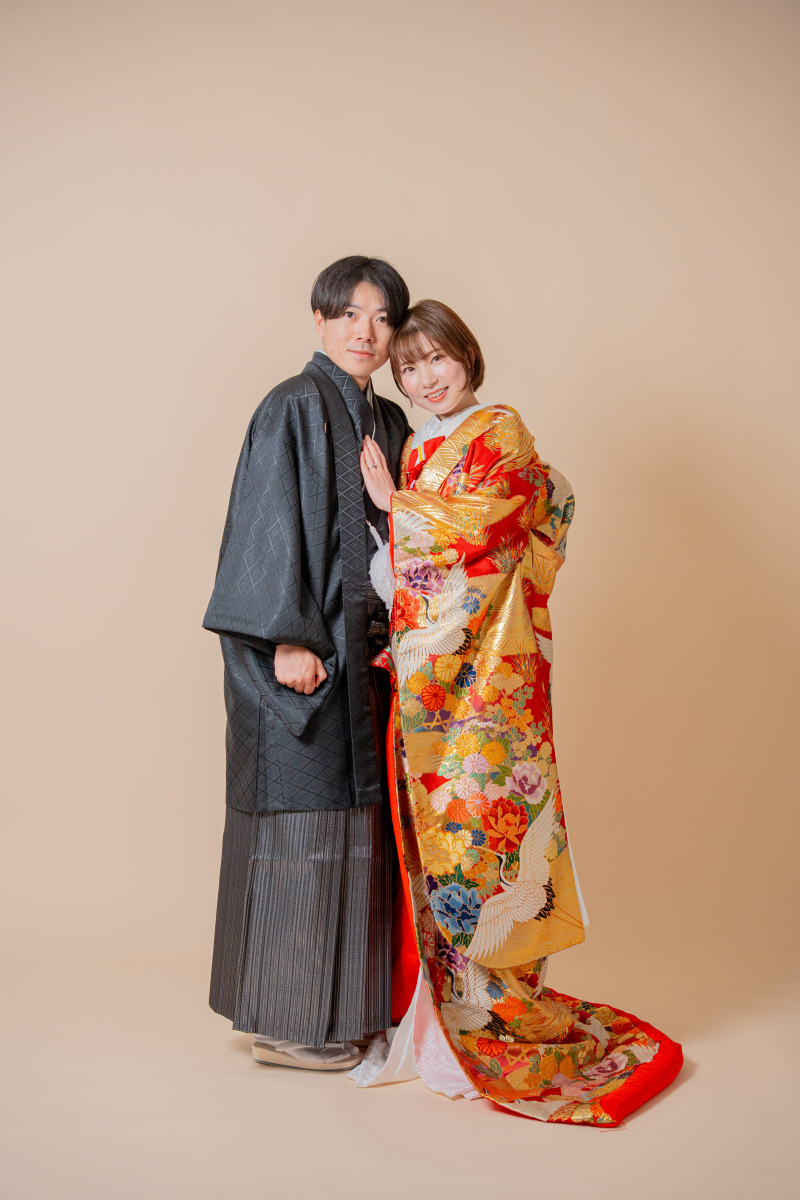 寄り添い微笑む柔らかな瞬間