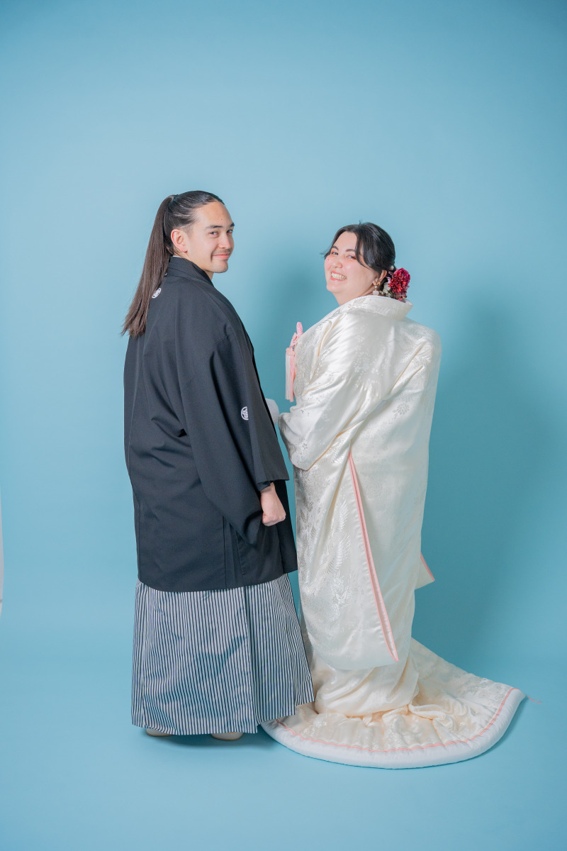 背中合わせで、未来を見つめて