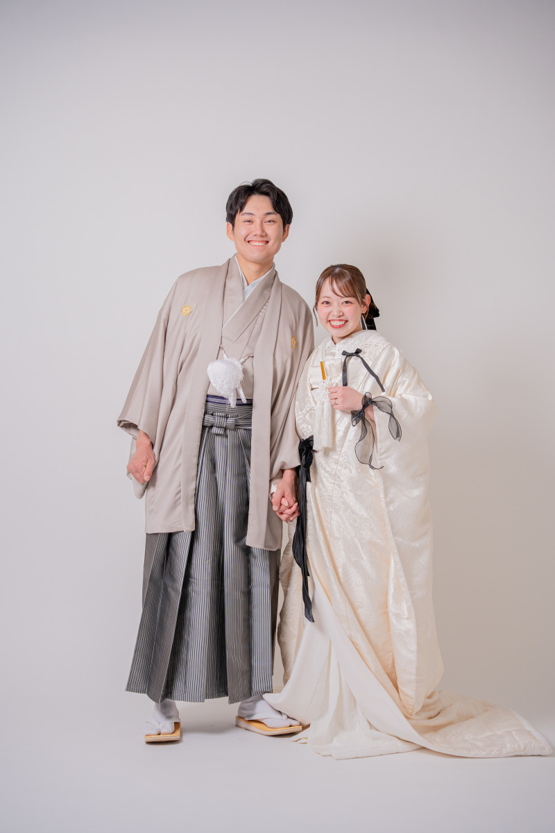 【セルフ】手を取り合ってリボンを添えた手元も主役