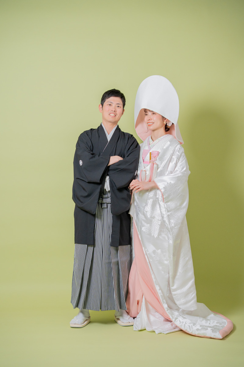 腕を組んで。凛々しく、晴れやかに。