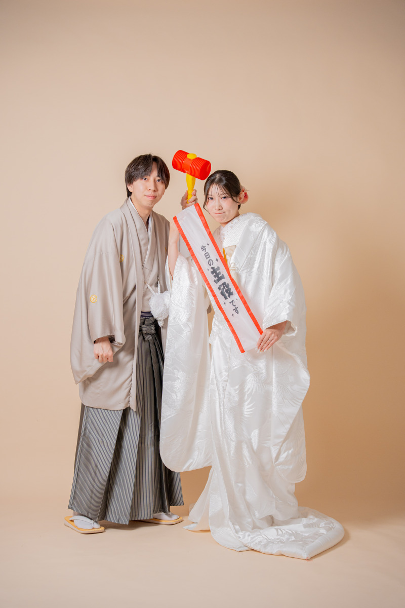 タスキとピコピコハンマーで楽しげな1枚