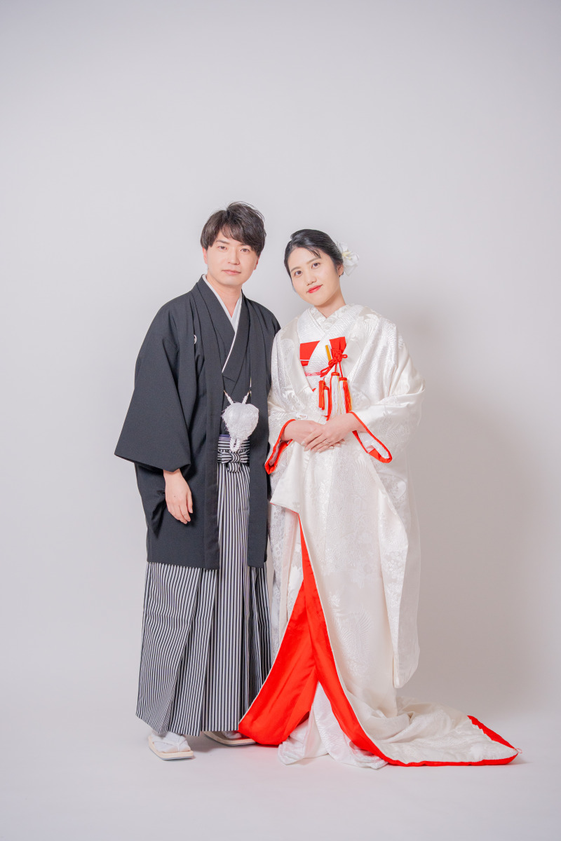 凛とした立ち姿で残す基本の一枚