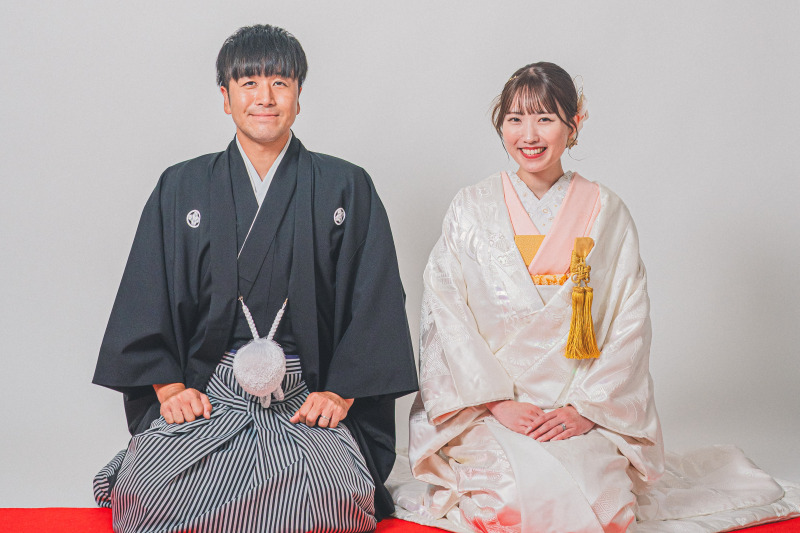 感謝を伝える正座でのご挨拶ショット