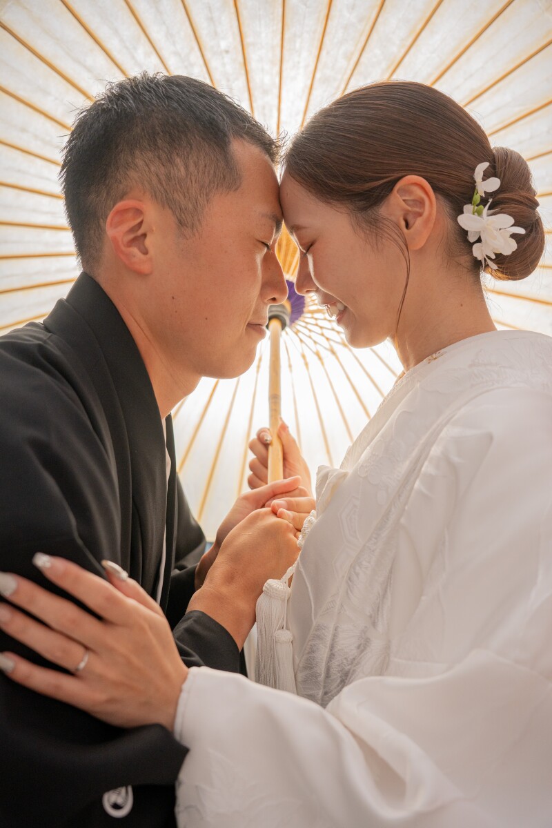和傘の開く、ふたりだけの世界