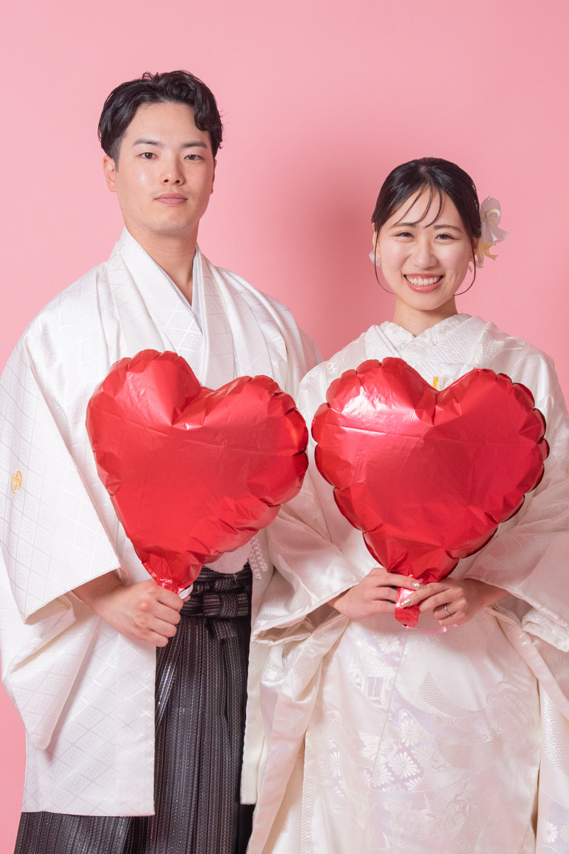 白無垢&times;白紋付で魅せる！ピンク背景に映える華やか和装フォト