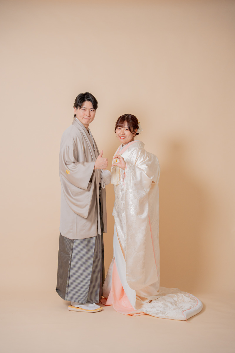 グッドとハートで、仲良しポーズ