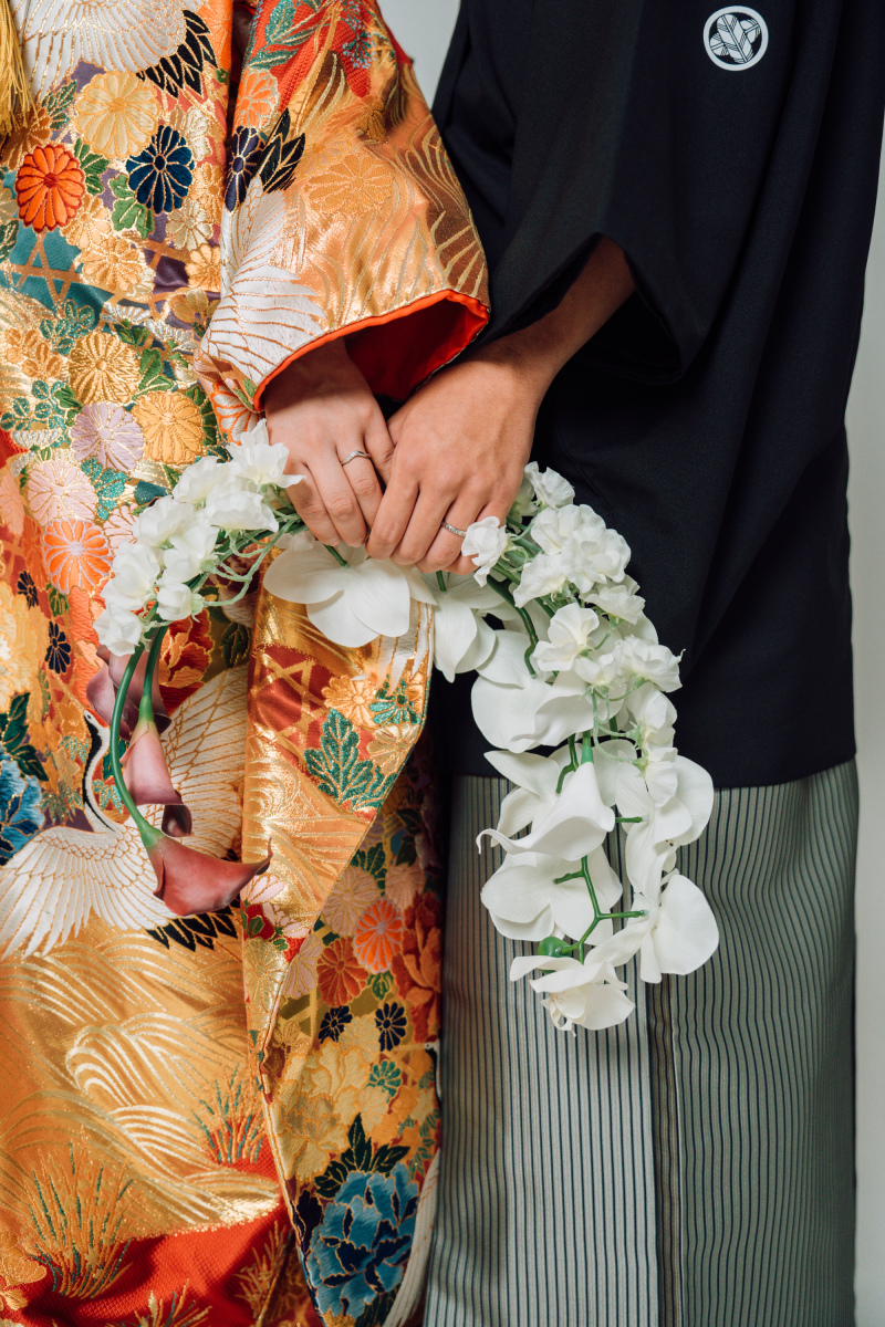 色打掛の華やかさを引き立てる手元カット
