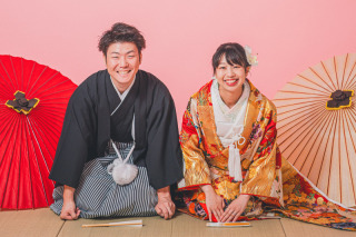 ピンク背景でポップに彩る和装フォト♡