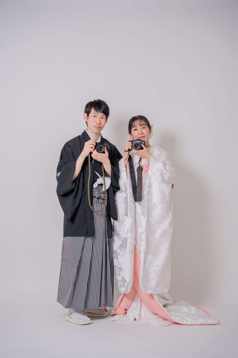 白無垢に推しキャラ、カメラにサングラス？予測不能なセルフ前撮り爆誕！