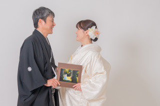 「結婚25周年の銀婚式を和装で祝う！25年前の写真とともに重ねる夫婦の歴史」