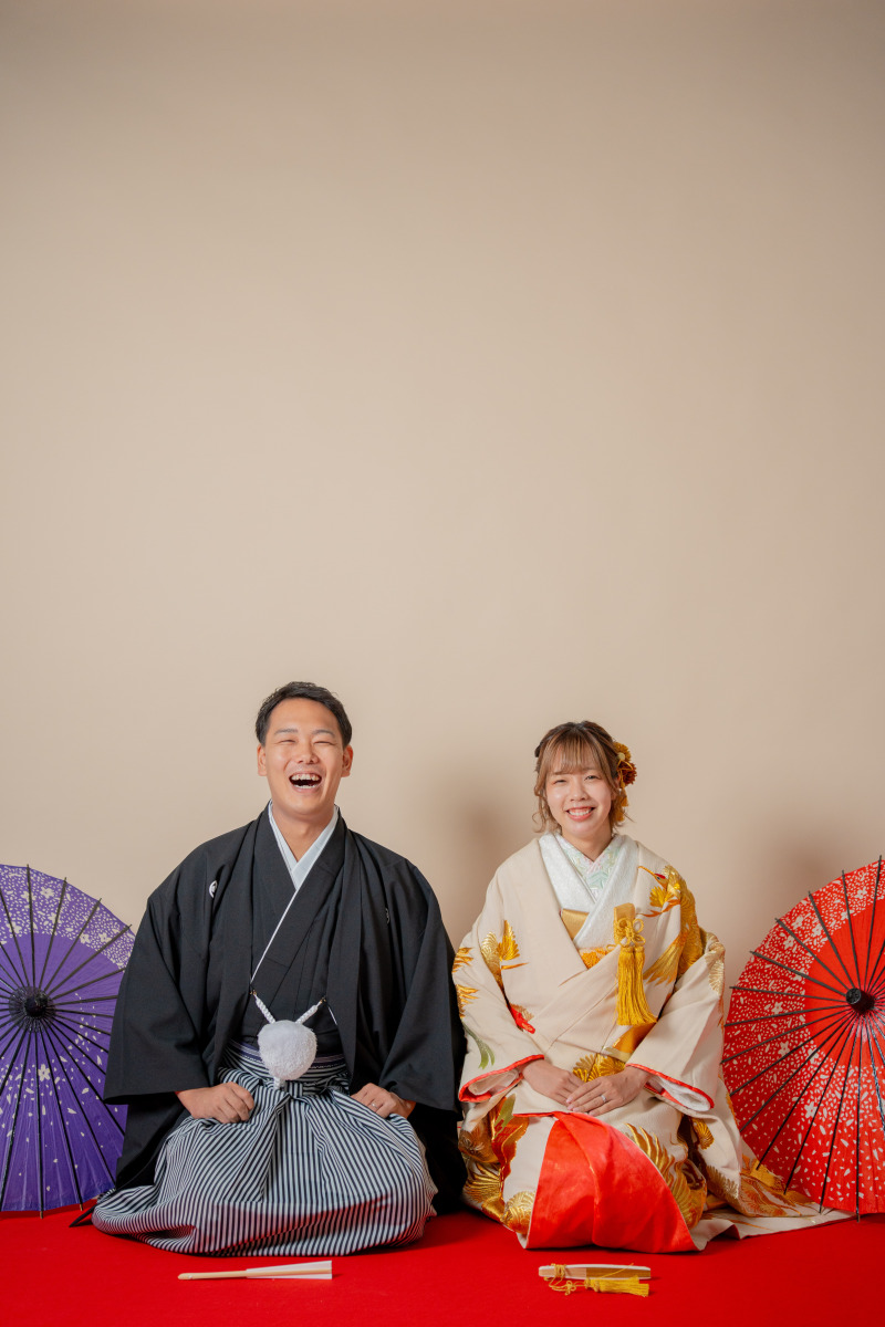 正座ショットではスタッフがきっちり型取りをします