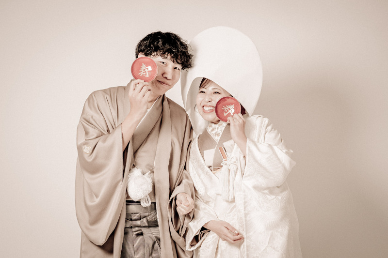 おめでたい盃を掲げて