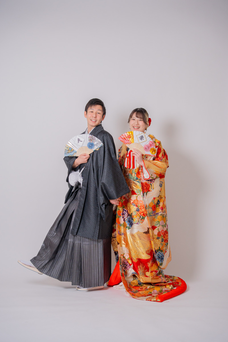 扇子を持って撮影