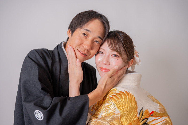 頬を寄せ合う幸せのアップ