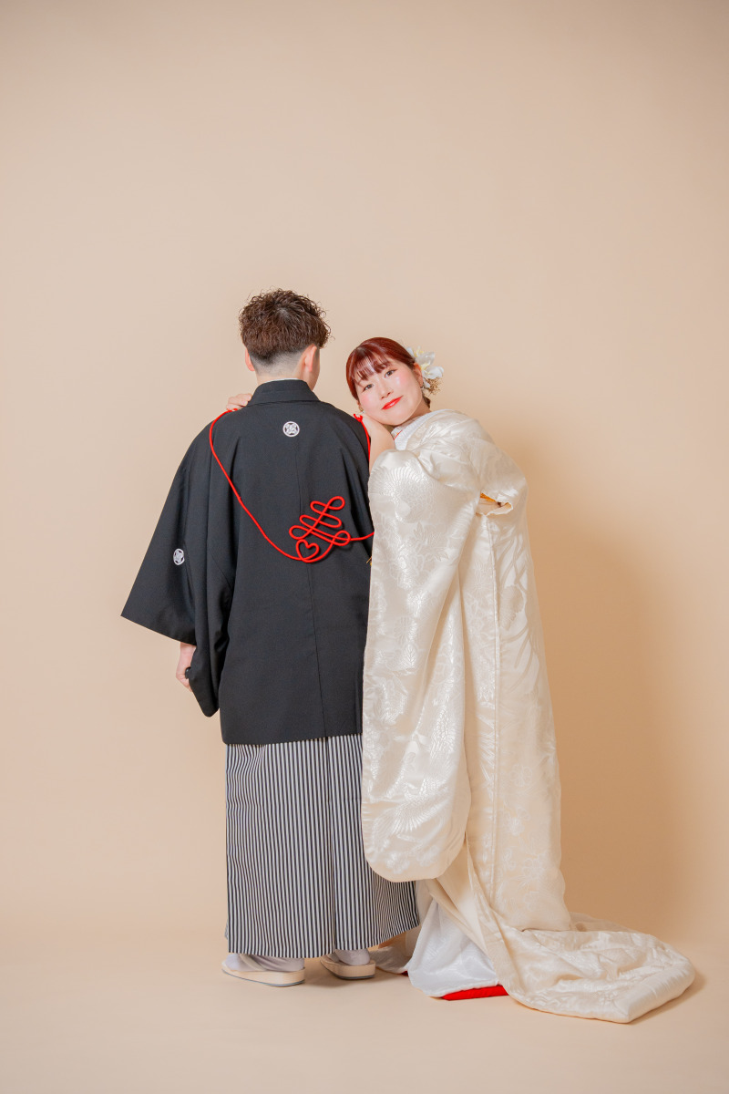 赤い糸で結ばれた背中